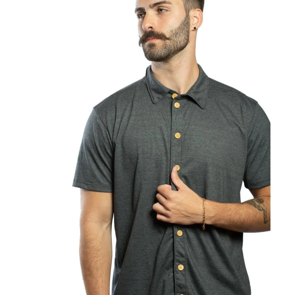 Malha Pet Cinza Grafite Confortável Camisa de Botão Verão Marrom