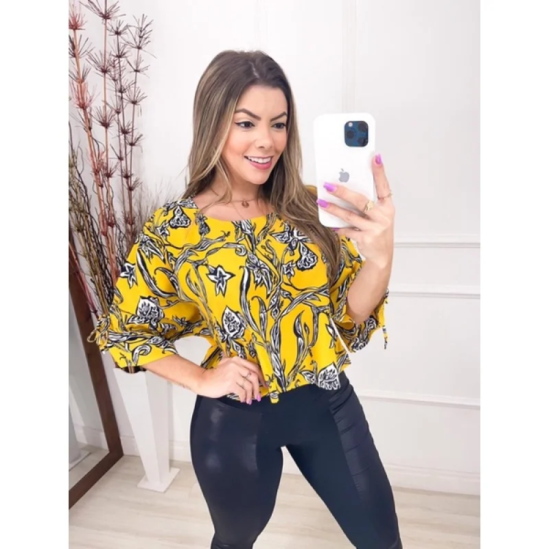 Cropped feminino estampado em crepe setinado com flores Branco