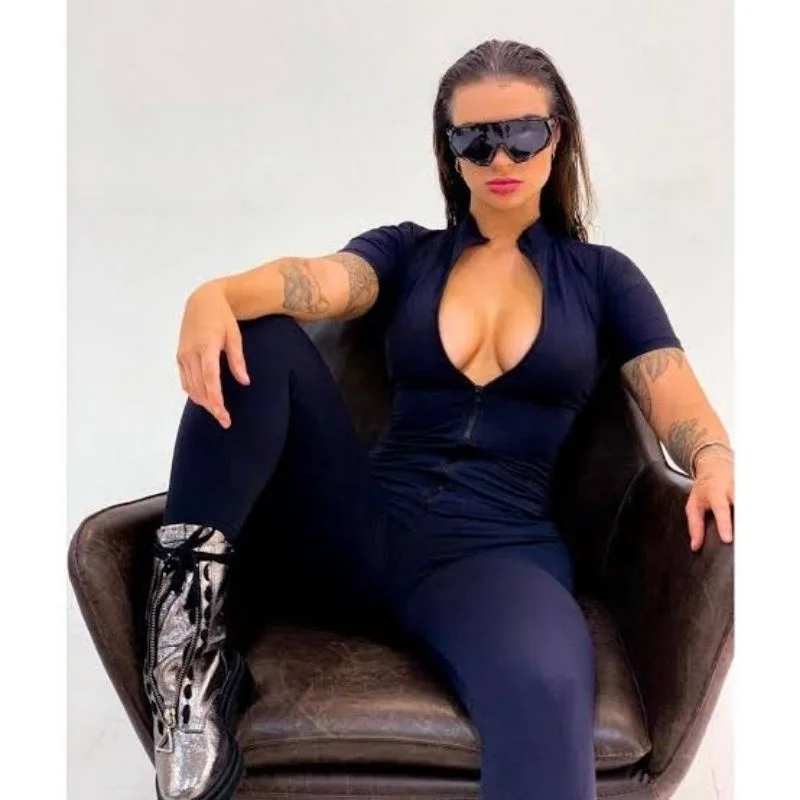 Moda feminina: Macacão Suplex Manga Curta com Zíper Preto Suplex -302