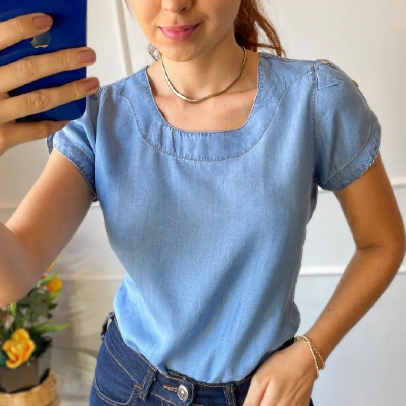 Blusa feminina manga curta jeans, gola canoa com dois botões JEANS ESCURO