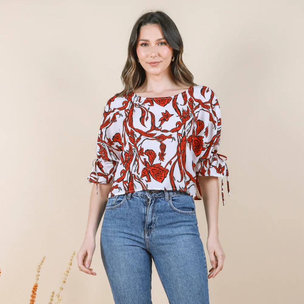 Cropped feminino estampado em crepe setinado com flores Branco