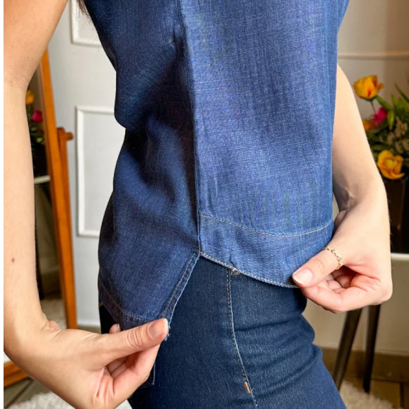 Blusa feminina manga curta jeans, gola canoa com dois botões JEANS ESCURO