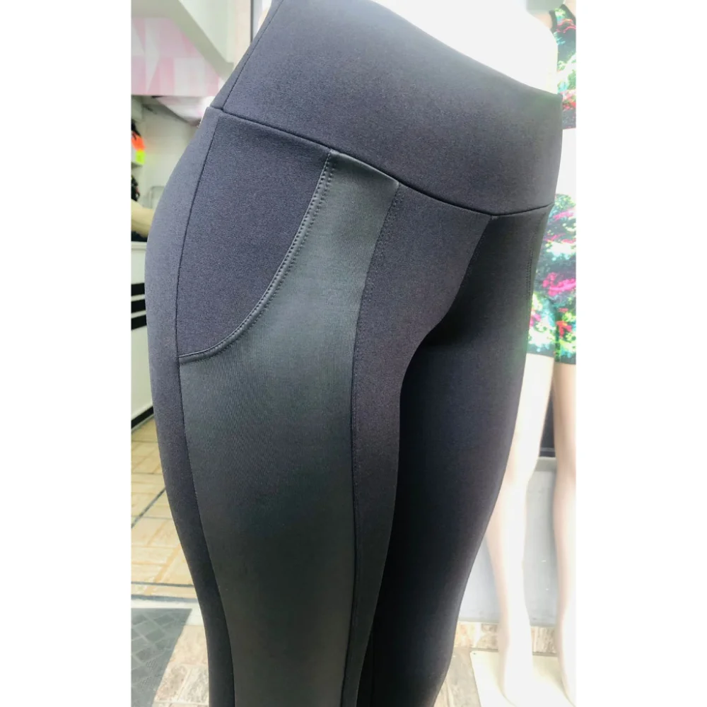 Detalhe Cirrê: Legging Montaria Peluciada Preto