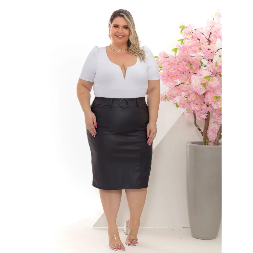 Fivela moda evangélica: saia midi de couro fake Preto