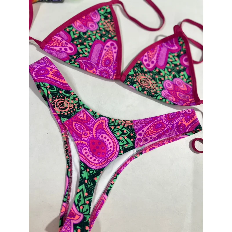 Moda praia asa-delta: biquíni fio dental para arrasar P