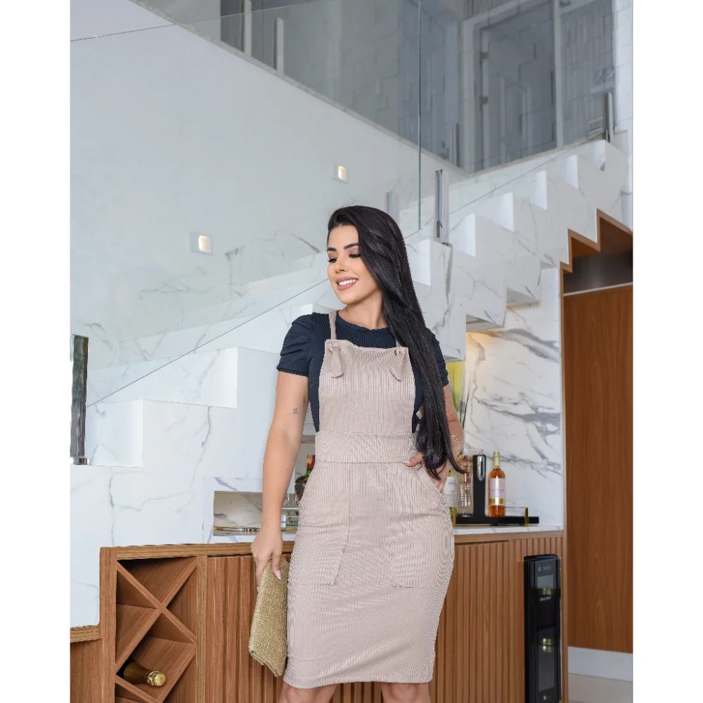 Jardineira Salopete Midi Canelada Lisa com Bolso - Alça Regulável Areia