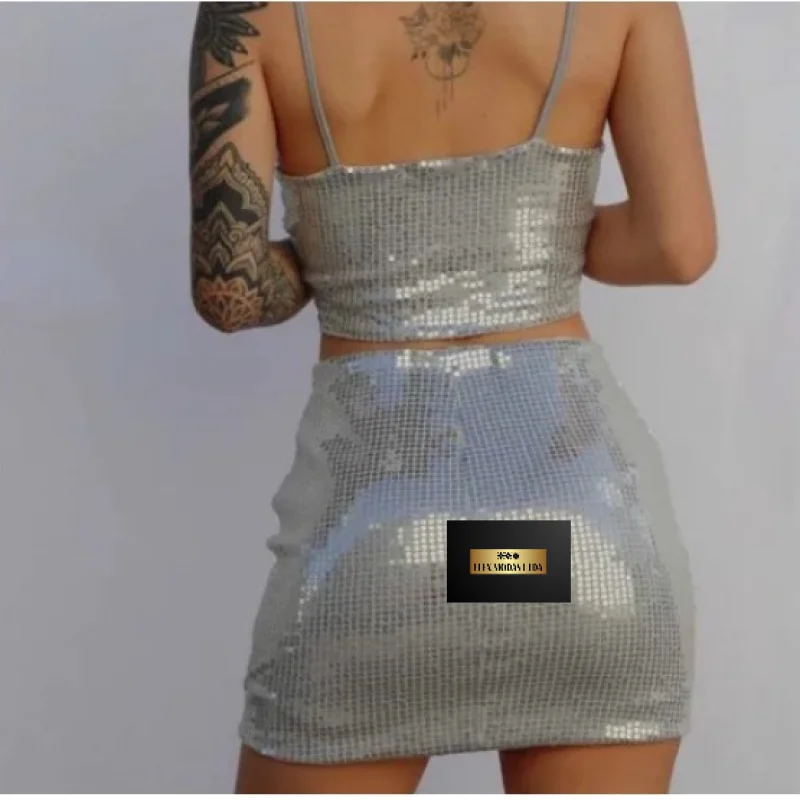 Moda feminina: Saia curta preta com paetês, brilho e estilo para balada Preto