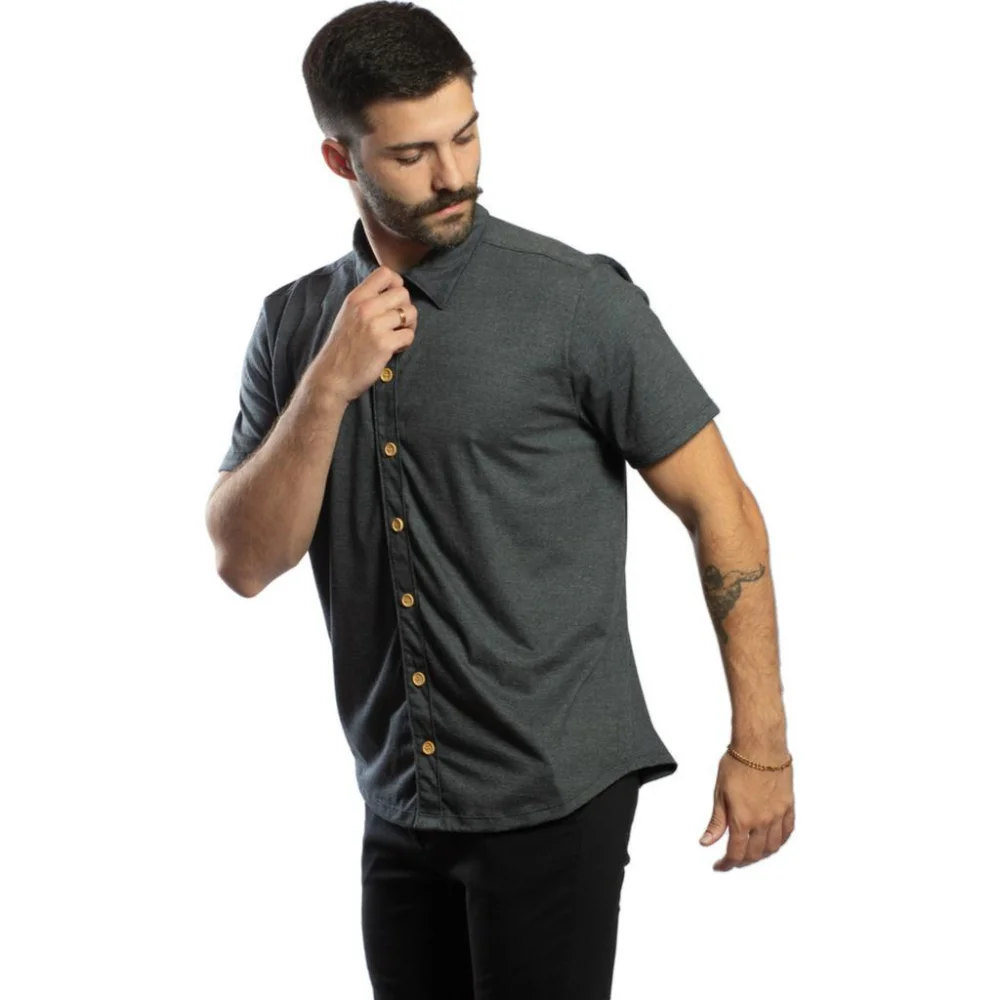 Malha Pet Cinza Grafite Confortável Camisa de Botão Verão Marrom