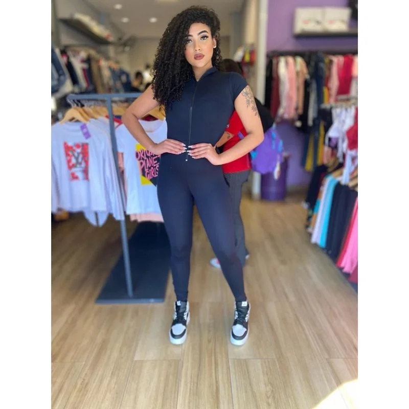 Moda feminina: Macacão Suplex Manga Curta com Zíper Preto Suplex -302
