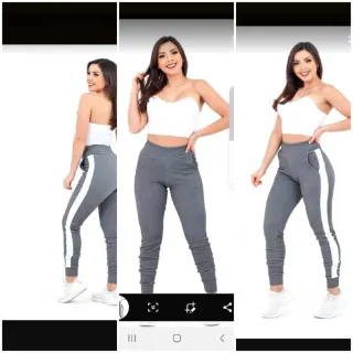 Calça Jogger Feminina Listrada em Crepe Slim com Bolso Bomber Tipo Moletom