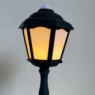 Abajur Vintage Luminária Poste Preto e Branco Luzes Amarelas Bateria - Único