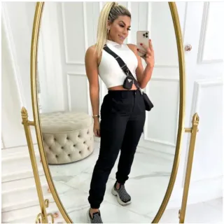 Tendência Blogueira: Calça Feminina Sarja Jogger Cargo com Bolso Skatista - Bege