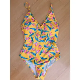 Moda Praia Tropical Boho: Maiô Uma Peça Babado com Bojo Removível 40-46 - Preto