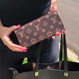 Noite e Dia: Carteira Feminina LV de Mão, perfeita para todas as ocasiões - Carteira LV Flor