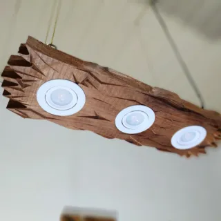 Pedaço de pau rústico: luminária de teto em madeira maciça - Único