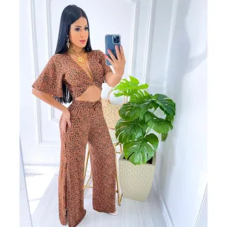 Pantalona com fenda lateral e conjunto cropped de manga curta - Verde Lima Verão - manga curta