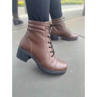 Bota Feminina Napa com Aplicações - Coturno de Cano Baixo - Preto