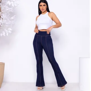 Detalhes na Frente: Calça Flare Feminina Jeans Boca de Sino com Cintura Alta - Preto