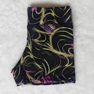 Academia curto fitness feminino para treinos - Ondas vermelhas