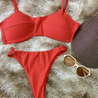 Moda Verão 2023: Biquini com Bojo Canelado - Verde Bandeira