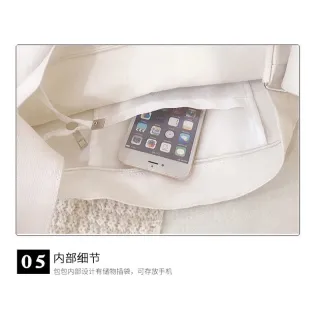 Bolsa Transversal Feminina em Lona com Zíper e Chaveiro - Preto