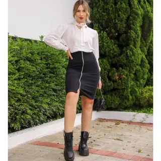 Moda Evangélica: Saia Midi Preta com Fenda e Zíper - Oferta - Zíper