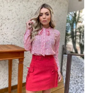 Tendência Inverno: Camisa Social Feminina Estampada com Gola Amarrada - Preto