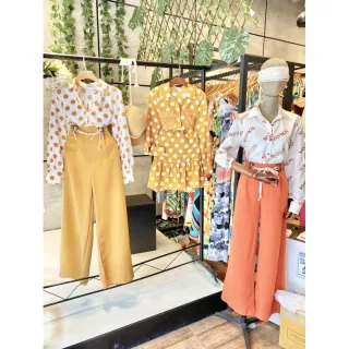 Moda feminina: camisa social estampada de poá manga longa - Preto com Verde