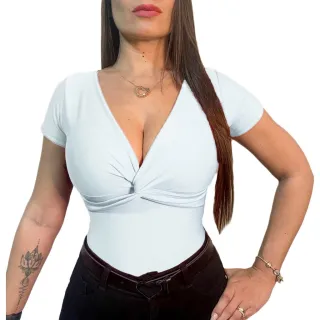 Blusa Feminina Manga Curta Trançada Frente - Blogueiras - Verde Bandeira