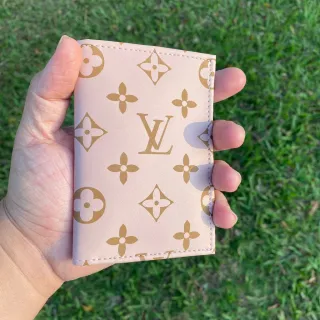 Porta cartões masculino LV, carteira para CNH e documentos em geral - Rosa