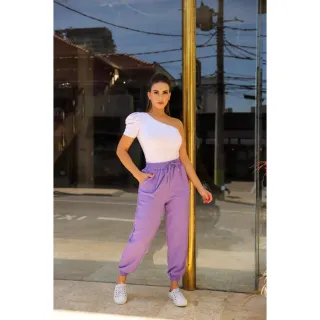Linhão liso calça jogger: conforto e estilo em uma peça versátil - Preto