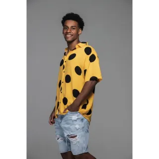 Camisa masculina estampada Yellow Poá, tecido viscose over - P