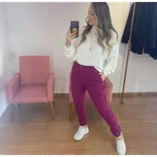 Tendência Blogueira: Calça Feminina Sarja Jogger Cargo com Bolso Skatista - Bege