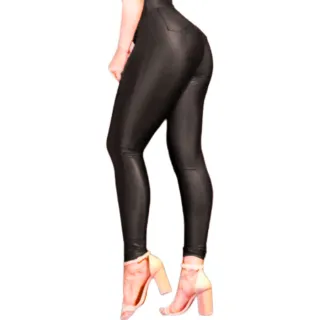 Pronta Entrega: Calça Hot Pants Wolfox em Cirrê com Zíper e Bolso Atrás - Vinho