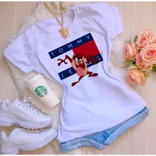 Moda feminina atacado: blusinha t-shirt básica com personagem - P ao GG - STIBRILHO