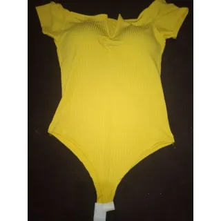 Veste Feminina Canelada com Detalhe em V - Tamanhos M, G e GG - Amarelo