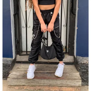 Calça Unissex Preta Cargo Jogger com Corrente - Vintamoc - Preto