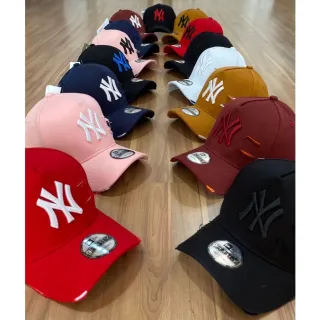 Modelo Casual NY Boné Rasgado Aba Torta 2023