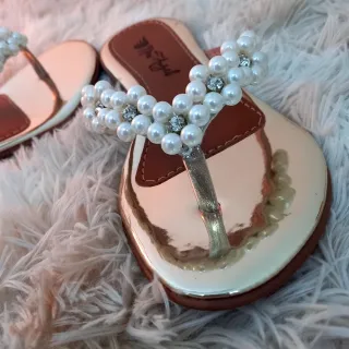 Rasteirinha Feminina Confortável com Pedraria e Strass - Lançamento - COBRE - BORDADO