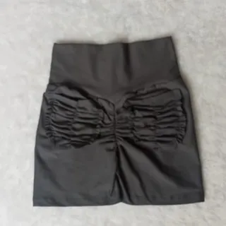 Short fitness feminino com bolso atrás e tecnologia EMPINA bumbum - Azul Royal