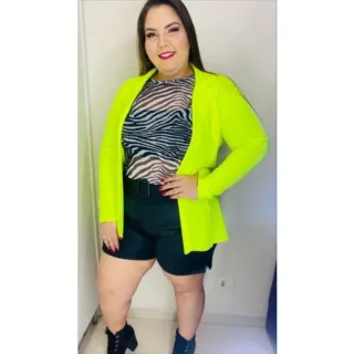 Short Cintura Alta de Courino Feminino Cirrê P ao G3 - Preto