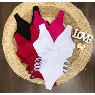 Maiô cavado com decote profundo e trançado nas costas - Suplex - Vermelho canelado l