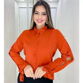 Botões em destaque na camisa manga longa - Verde Militar