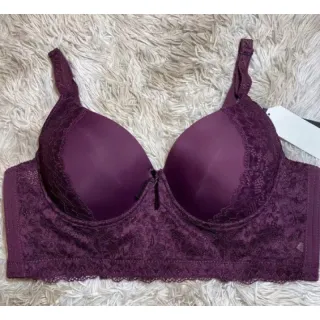 Modelo Yara Plus Size: Sutiã Importado - Azul