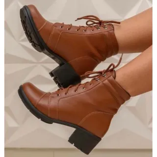 Bota Feminina Napa com Aplicações - Coturno de Cano Baixo - Preto