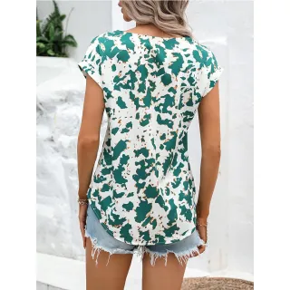 Camisa Feminina Impressa com Padrão de Elemento Vegetal Verde - Branco