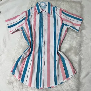 Camisa unissex listradinha com botões perfeita para a camisaria Cand Collor - M Slim