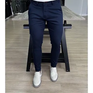 Calça Masculina Social de de Alfaiataria em Sarja Preta - Modelagem Skinny - Café com leite