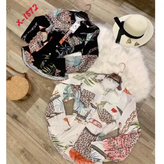 Moda inverno: Camisa feminina social estampada com bordão - BRANCO COM VERMELHO