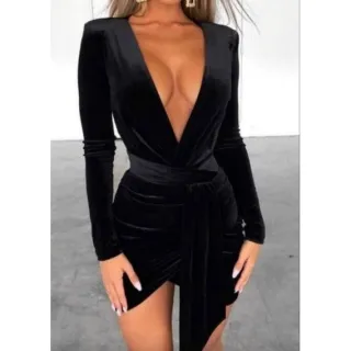 Elegante vestido de festa assimétrico em veludo com franzido e decote plunge - Preto